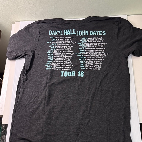 Daryl Hall & John Oates Tour 18 T-Shirt - Picture 4 of 4